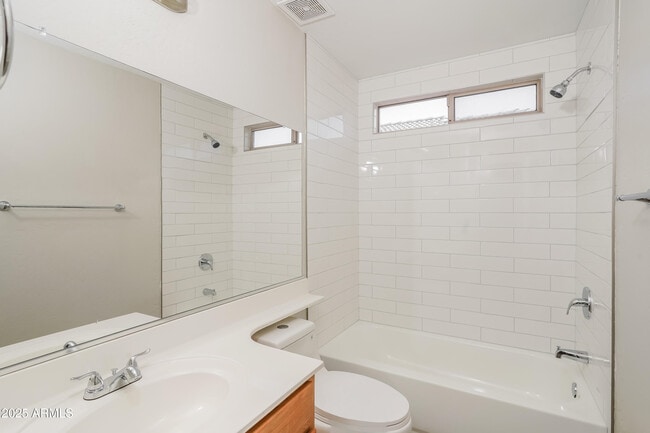 Building Photo - 11430 W Yuma St