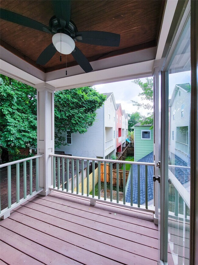 Building Photo - 917 Herkimer St