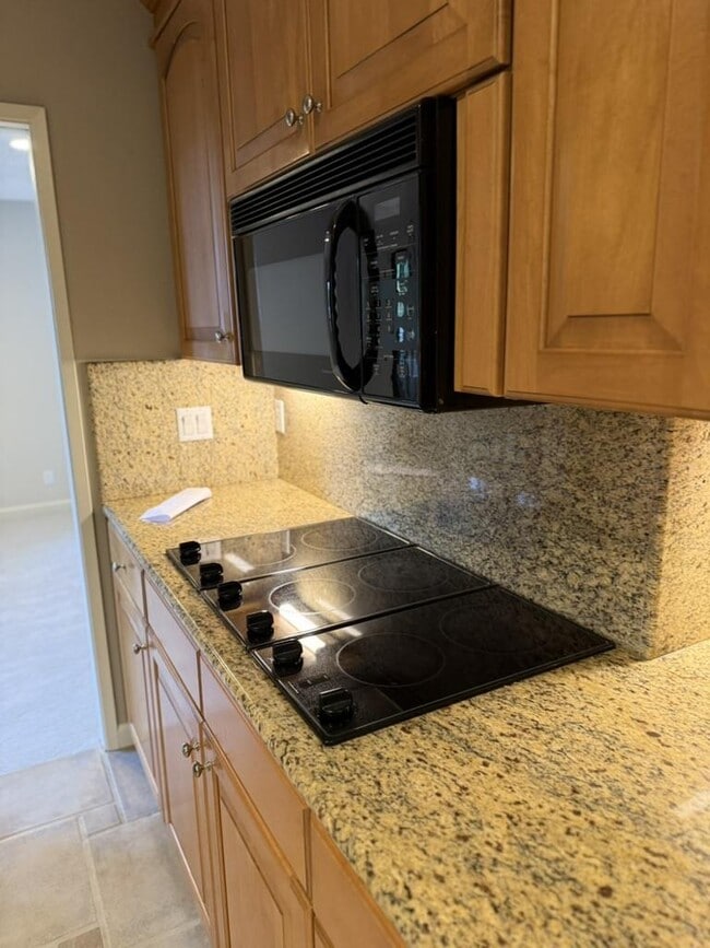 Building Photo - 2439 Sharon Oaks Dr