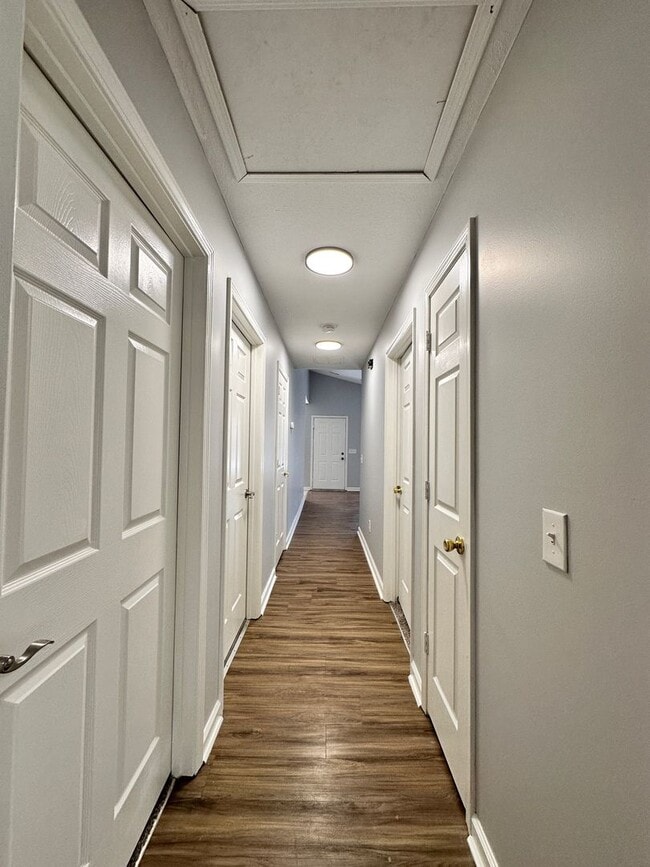 Building Photo - Three-Bedroom Ranch Close to Downtown