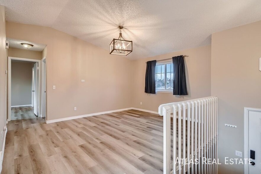 Building Photo - 2029 Whitehorn Dr N