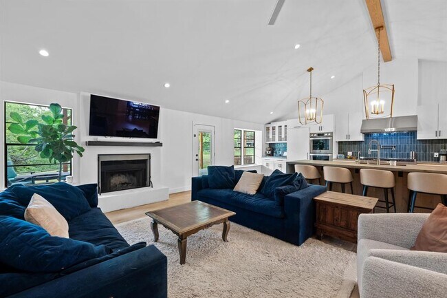 Building Photo - 8307 Spring Valley Dr