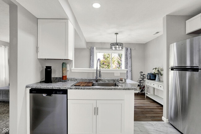 Building Photo - 6495 Titania Dr