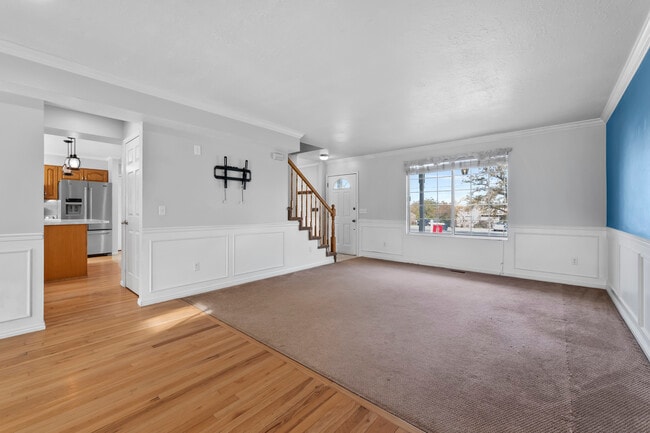 Building Photo - 283 W Clark St