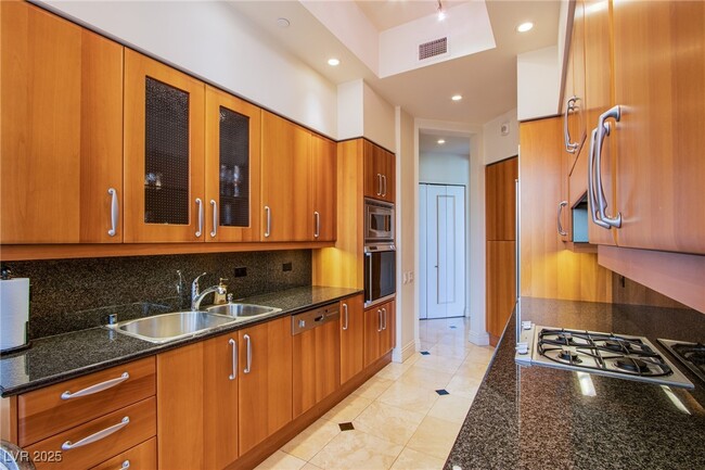 Building Photo - 2857 Paradise Rd