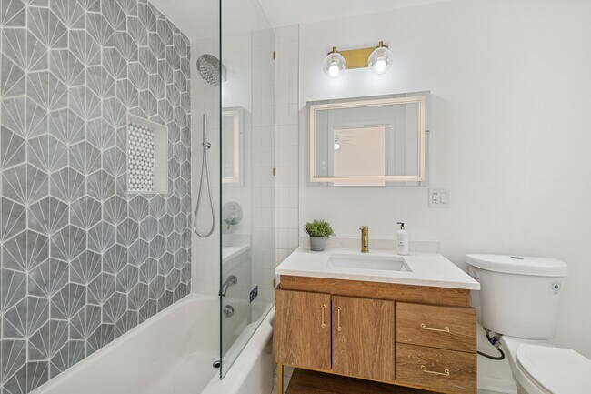 Building Photo - 10454 S Claremont Ave