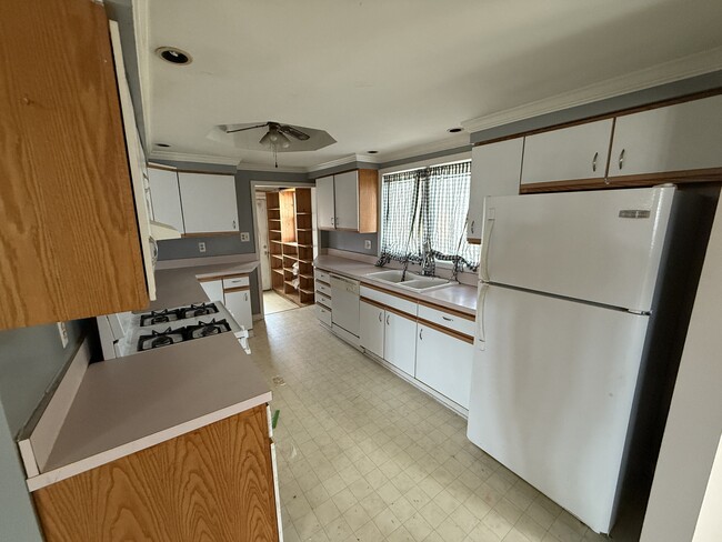 Building Photo - 28219 Felician St