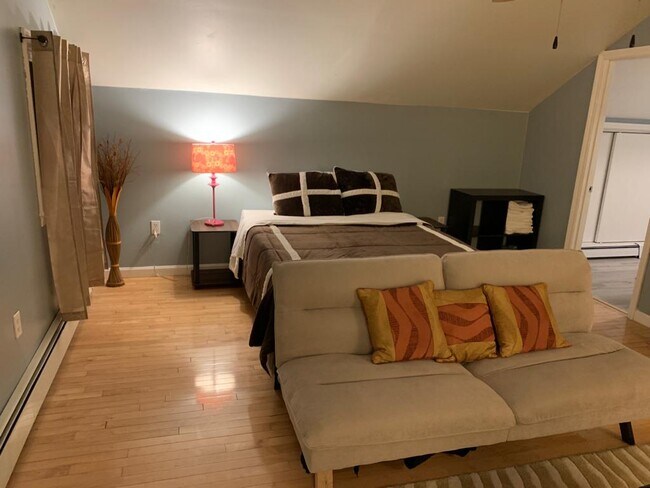 Building Photo - 9 Old Etna Rd