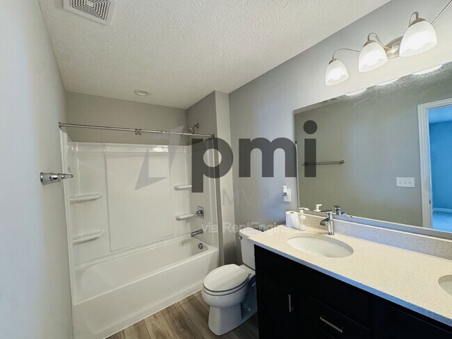 Building Photo - 5749 Shadowfair Ln