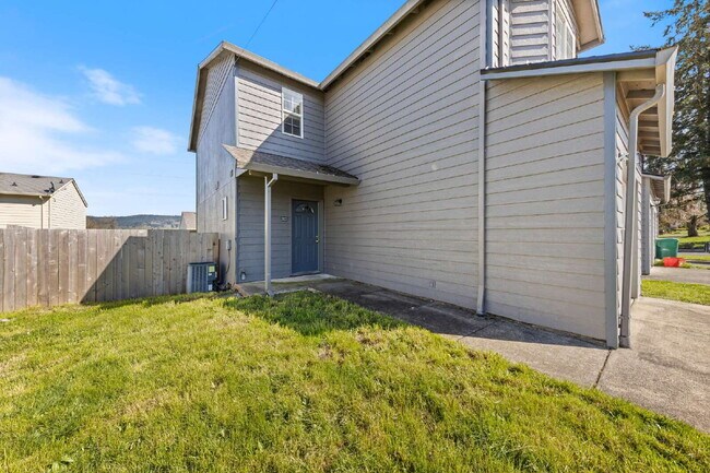 Building Photo - Newly Remodeled 3 bedroom Home