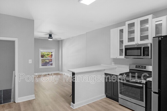 Building Photo - 1416 N Milton Ave