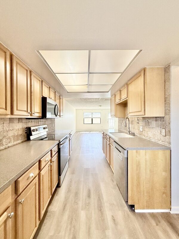 Building Photo - 2131 Ridge Rd S