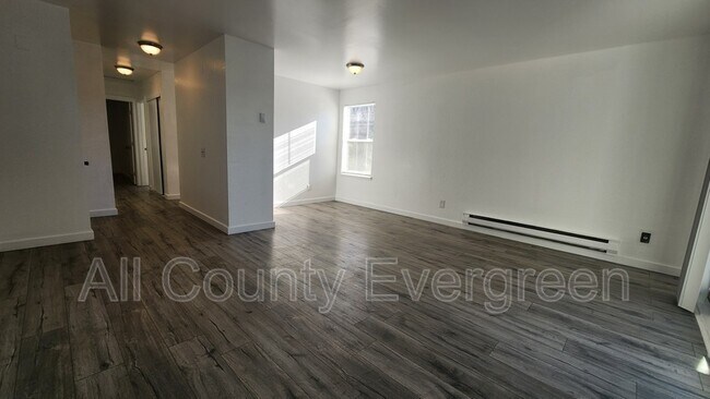 Building Photo - 540 Burnett Ave S