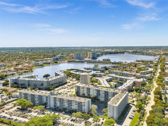 Building Photo - 1770 NE 191st St