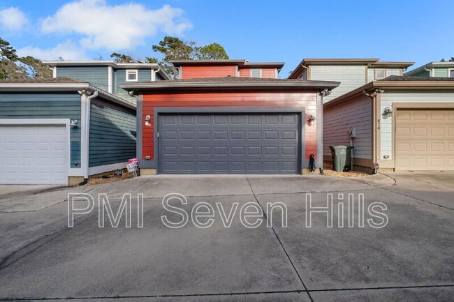 Building Photo - 828 N Duval St