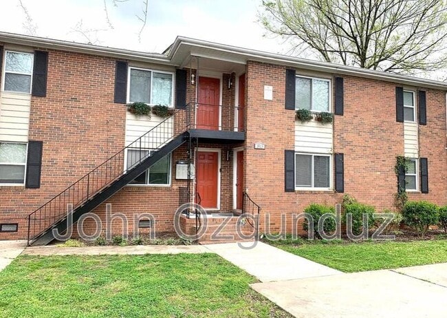 Building Photo - 813 S Blount St