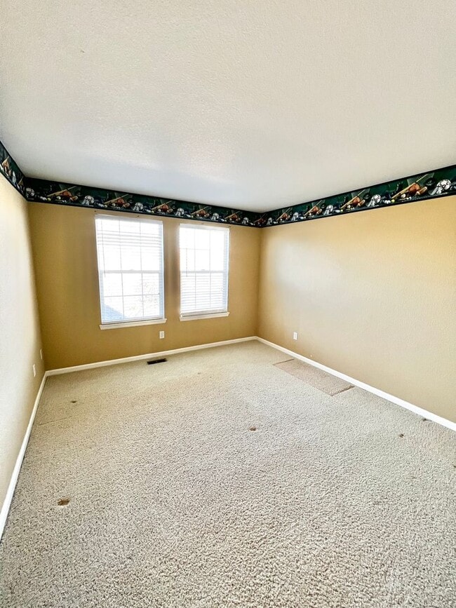Building Photo - 4 bed, 3 bath Home in Huntington Hills Nei...