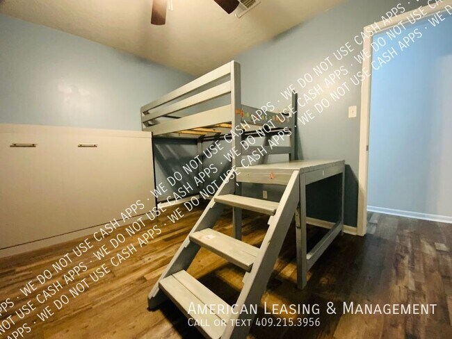 Building Photo - Perfect Home for anyone looking for a blen...