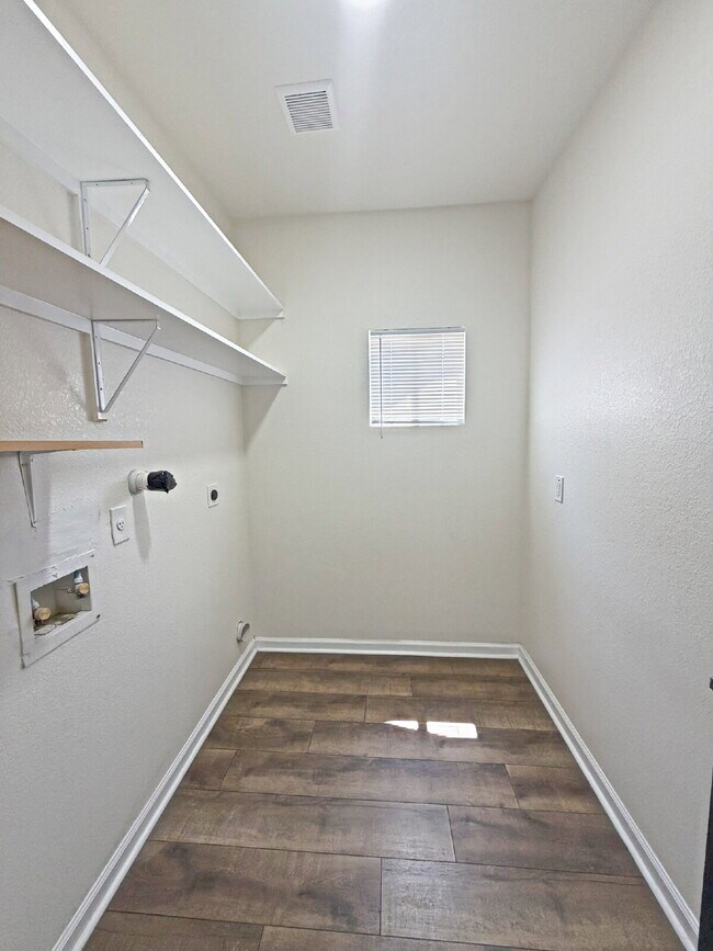 Building Photo - 338 SW 42nd St