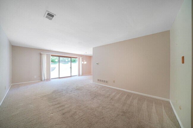 Building Photo - 3 Bed 2.5 Bath Townhome in Chesterbrook