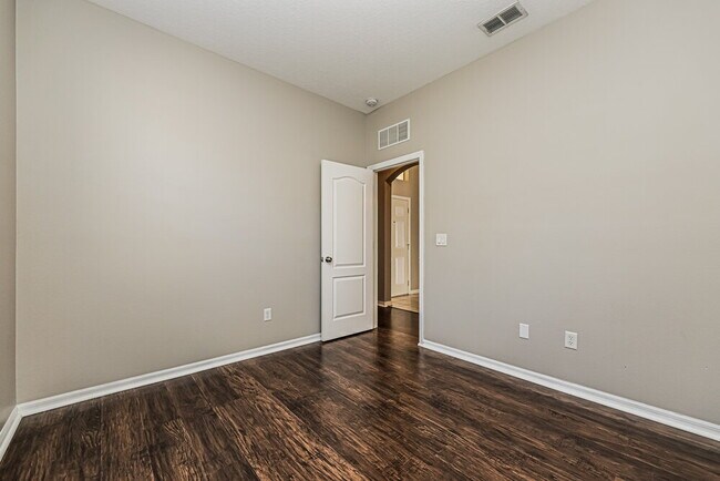 Building Photo - 408 Thicket Crest Rd