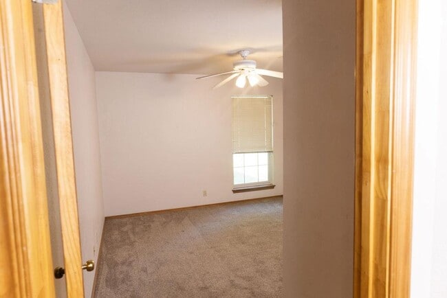 Building Photo - 304 Eccell Ct