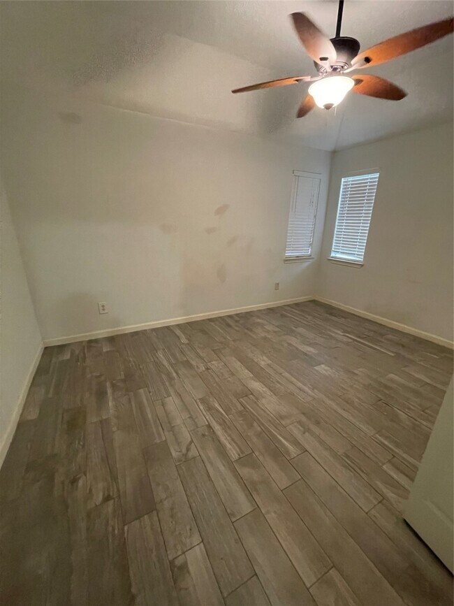 Building Photo - 11014 Landsbury Cir