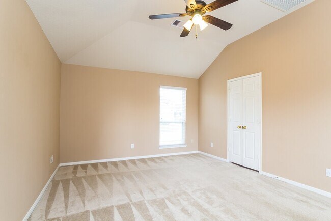 Building Photo - 17302 Cricket Mill Dr