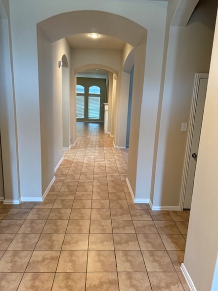 Building Photo - 1725 Running River Dr