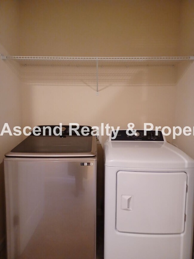 Building Photo - 3 Level End Unit Townhome with Newer Carpet, Open Floor Plan, 2 Balconies, 2 Car Attached Garage ...
