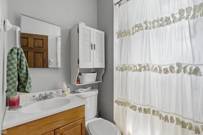 Building Photo - 3811 N Southport Ave