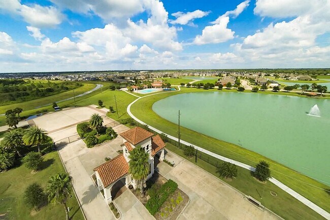 Building Photo - 76 Palmero Way