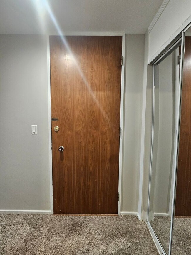 Building Photo - One Bedroom Midtown Condo