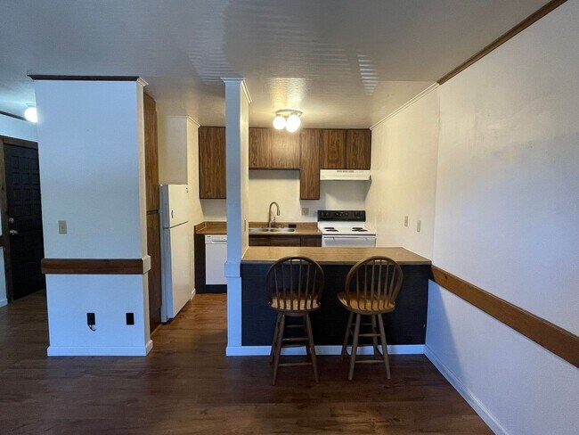 Building Photo - 872 Tanager St