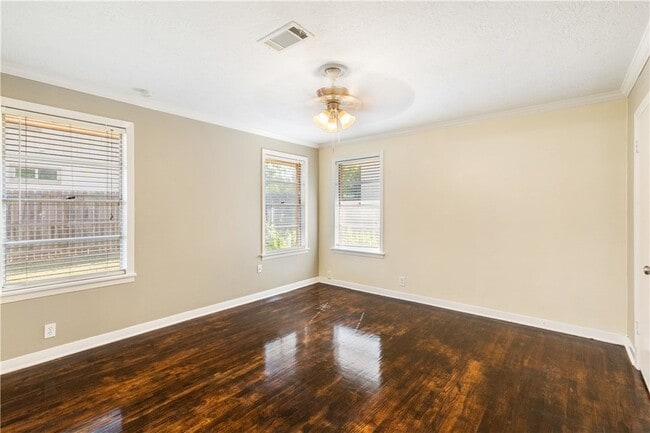 Building Photo - 209 Helena St