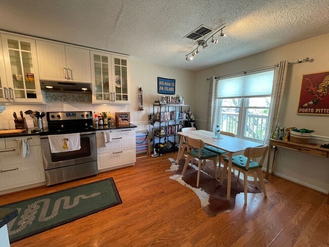 Building Photo - Lynnhaven Shores