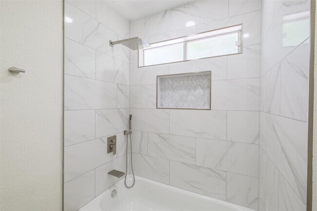 Building Photo - 1311 Sand Stone Dr