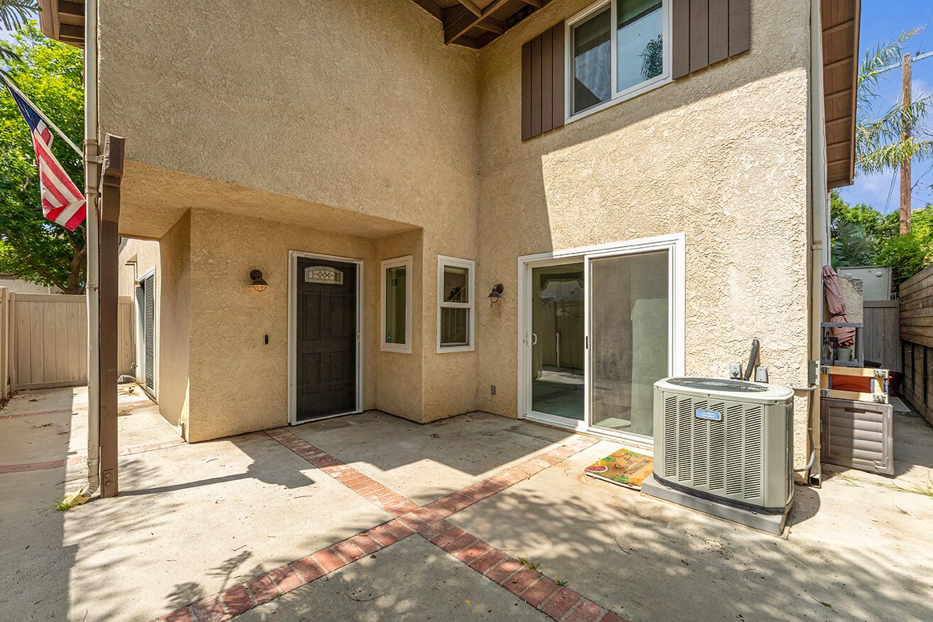 Building Photo - 10341 Canoga Ave