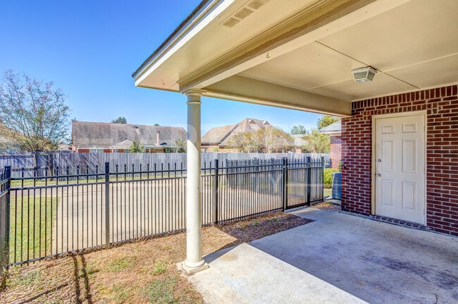 Building Photo - 1336 Cameron Ct