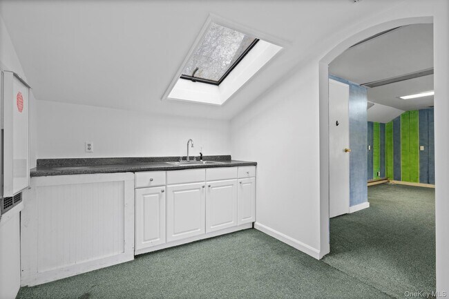 Building Photo - 82 Shingle House Rd