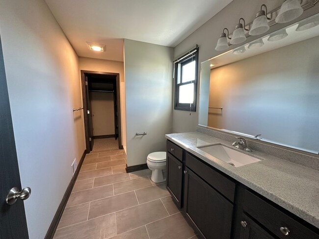 Building Photo - Newer Build - Four Bedroom Duplex in Caledonia!