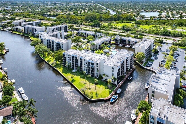 Building Photo - 9 Royal Palm Way