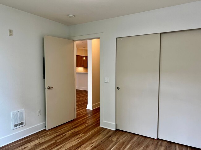 Building Photo - Stunning, Luxe Condo in Ballard! Two Beds ...