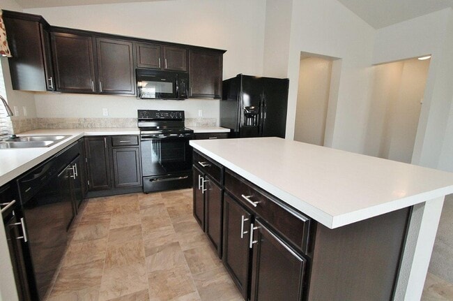 Building Photo - Clean Single-Level Home