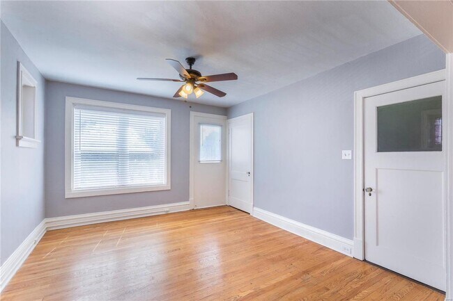 Building Photo - Lindenwood Ave 4919-4921