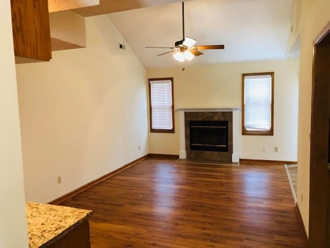 Building Photo - Updated 3 bed 2 bath with 2 car garage and a pool!