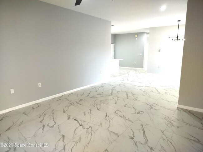 Building Photo - 826 Middleton Dr SW