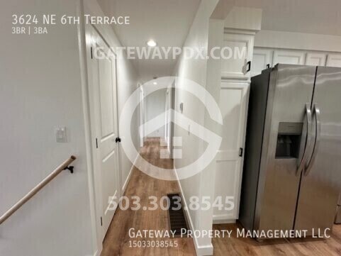 Building Photo - 3624 NE 6th Terrace