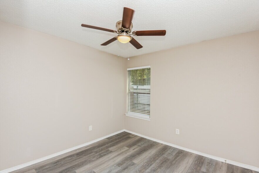 Building Photo - 10509 Shadywood Dr