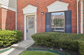 Building Photo - 204 Samuel Blvd